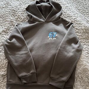 Gray fleece Hoodie —- six seeeven